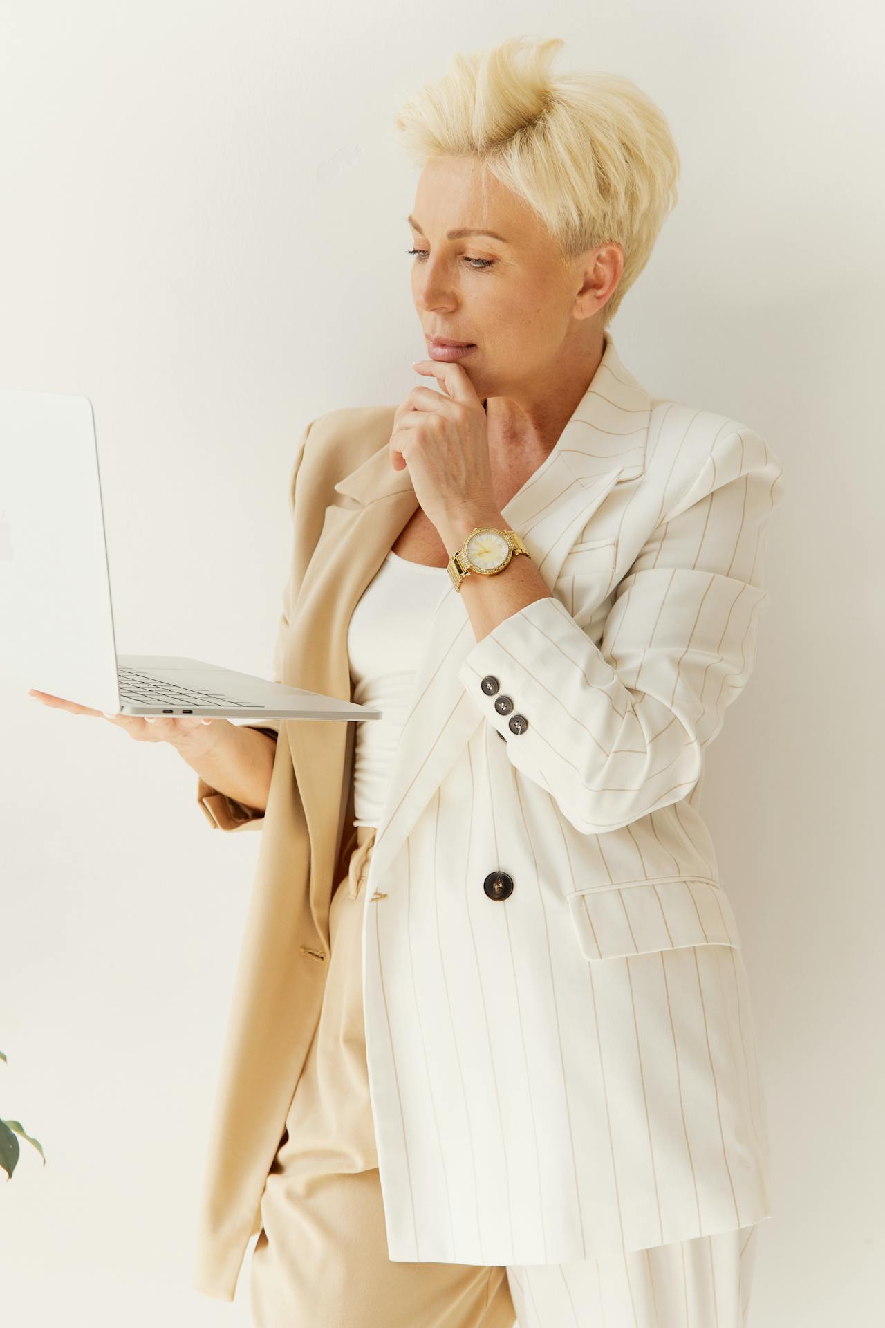 Professional wardrobe stylist